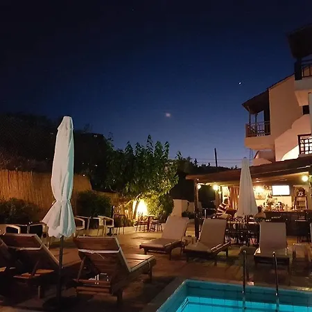 Sirocco Отель Херсониссос